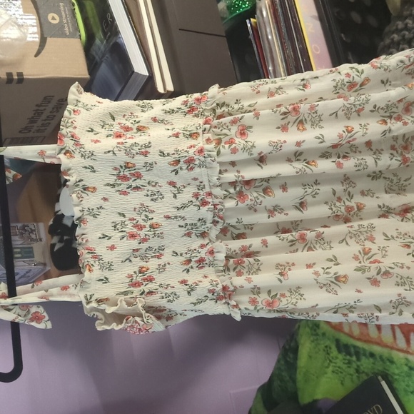 Floral Dress with Pink and Cream Accents - Picture 6 of 6